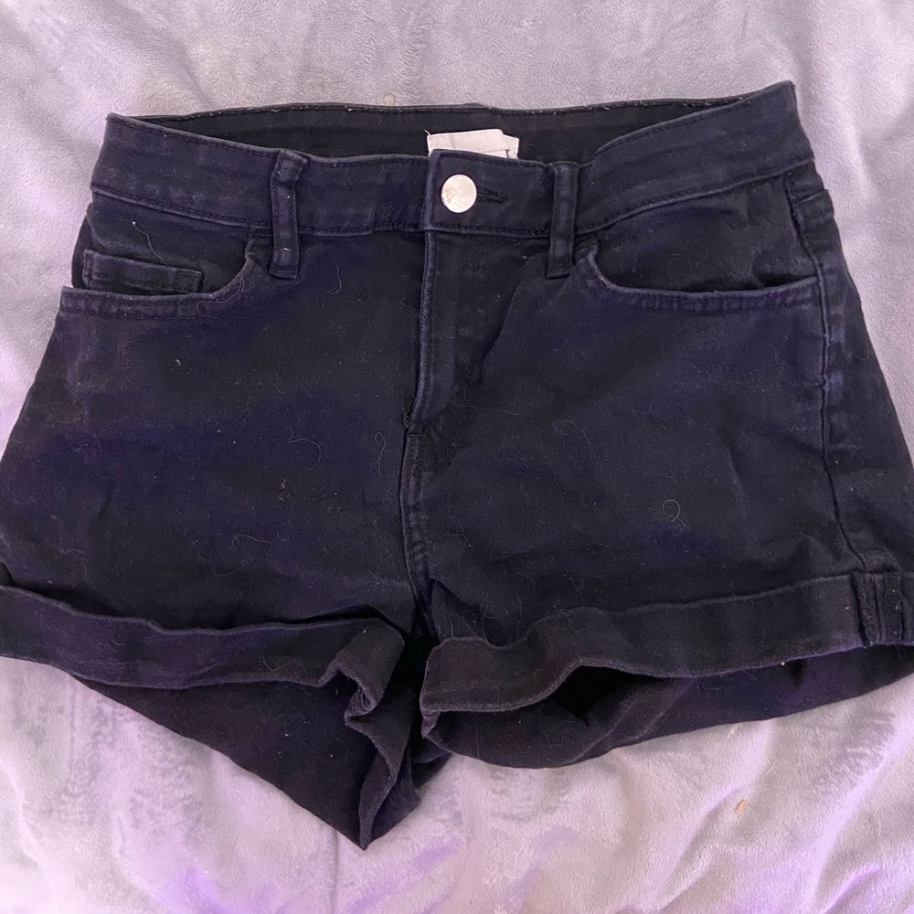 H&M black shorts